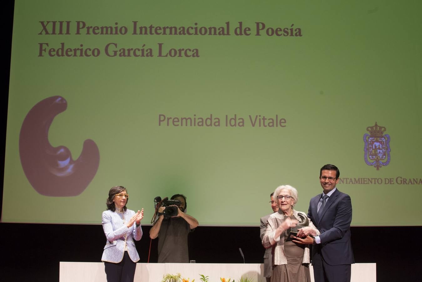 Ida Vitale recalca el poder hipnótico de Federico al recoger el Premio García Lorca