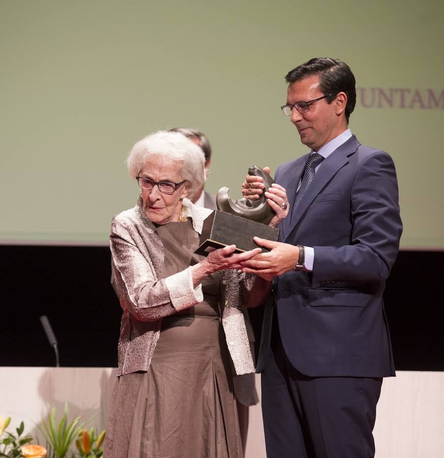 Ida Vitale recalca el poder hipnótico de Federico al recoger el Premio García Lorca