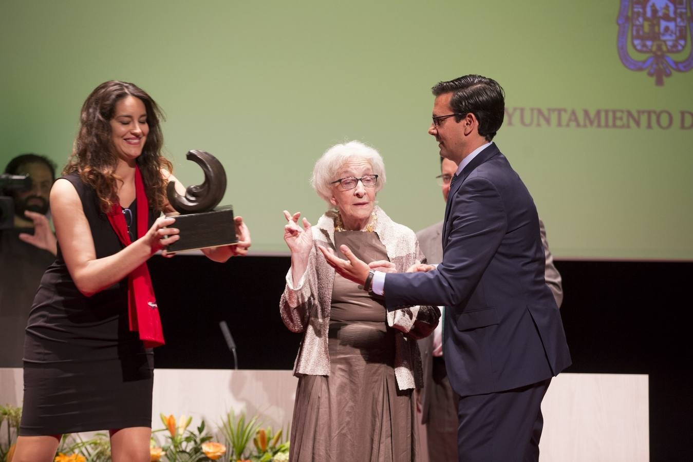 Ida Vitale recalca el poder hipnótico de Federico al recoger el Premio García Lorca