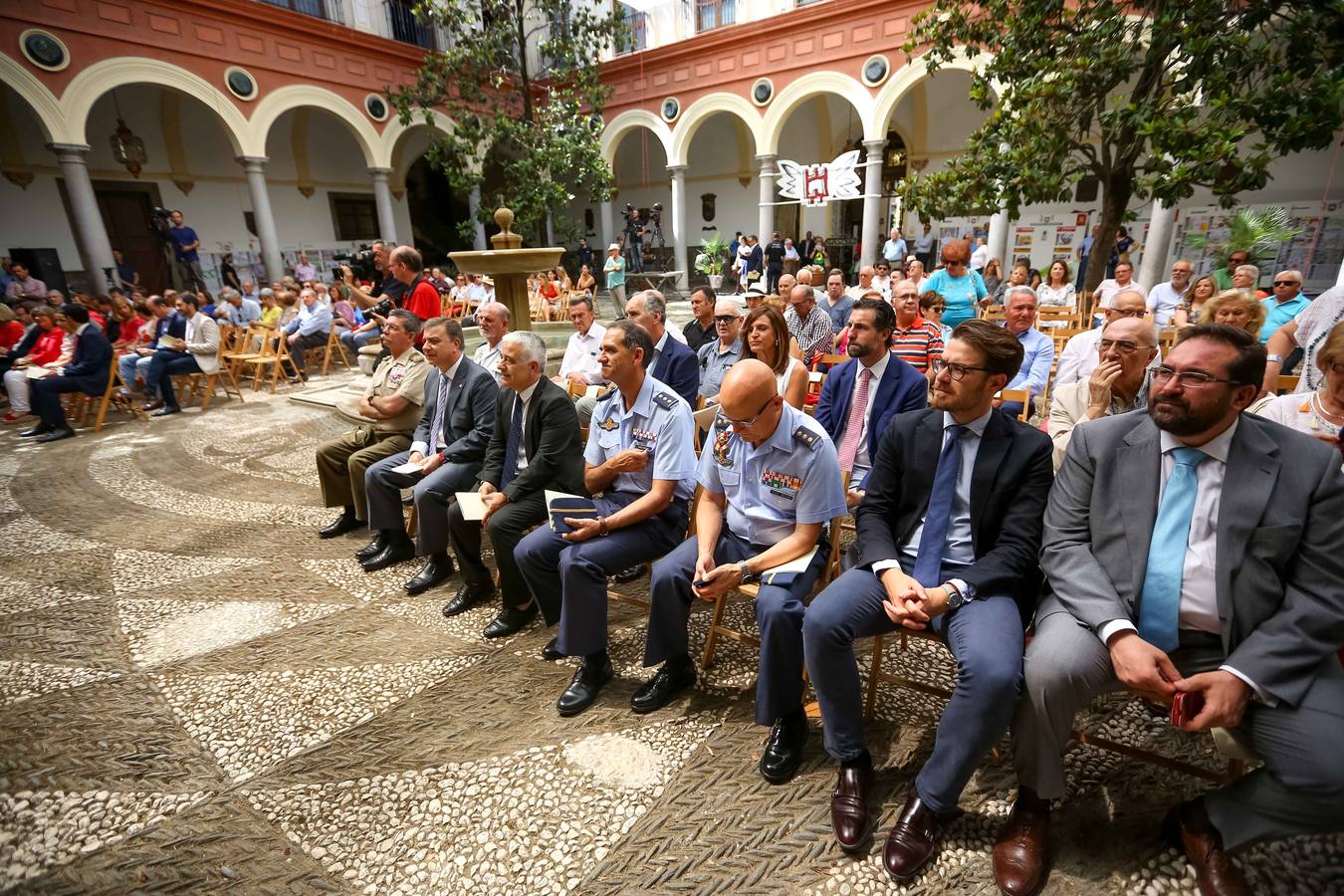 &quot;¡Granadinos! Fe y jolgorio, y a disfrutar la fiesta&quot;
