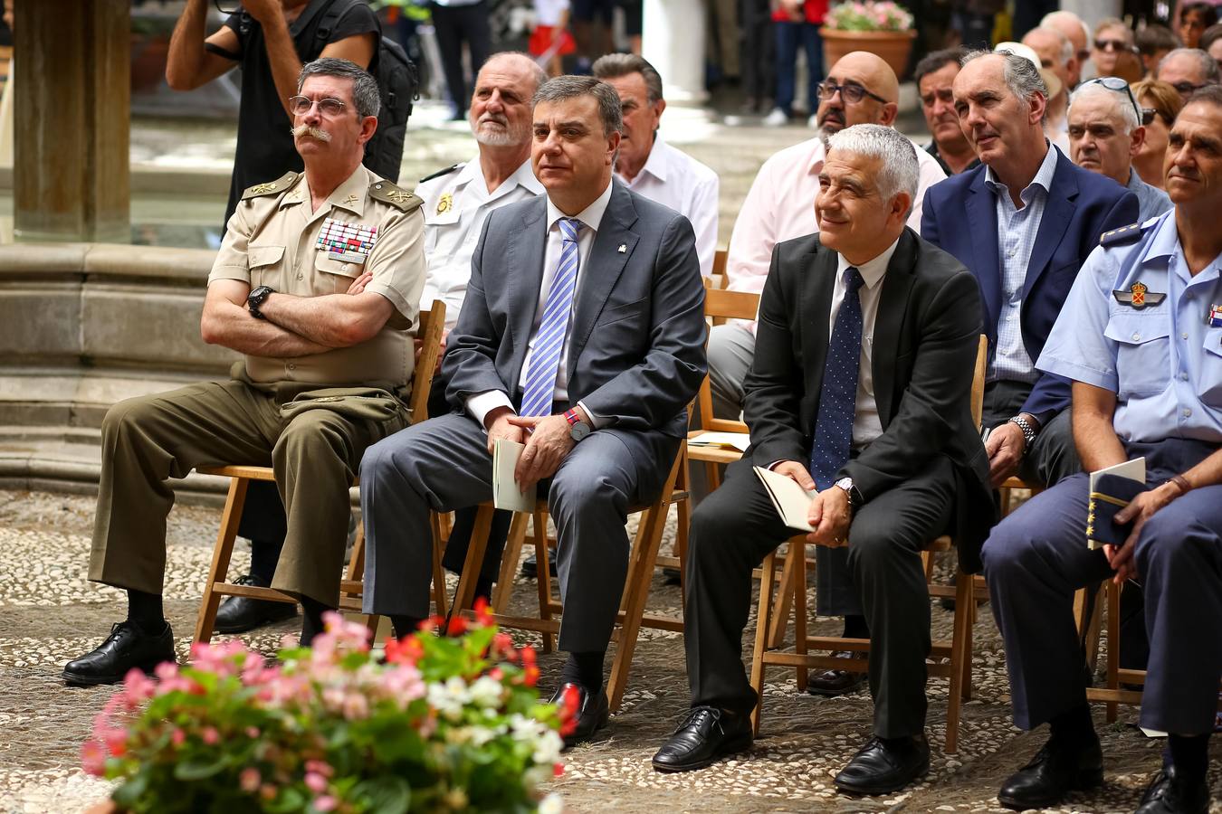 &quot;¡Granadinos! Fe y jolgorio, y a disfrutar la fiesta&quot;