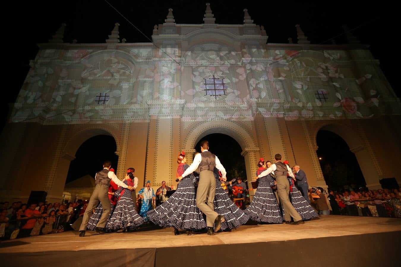 Brilla de noche más que el sol