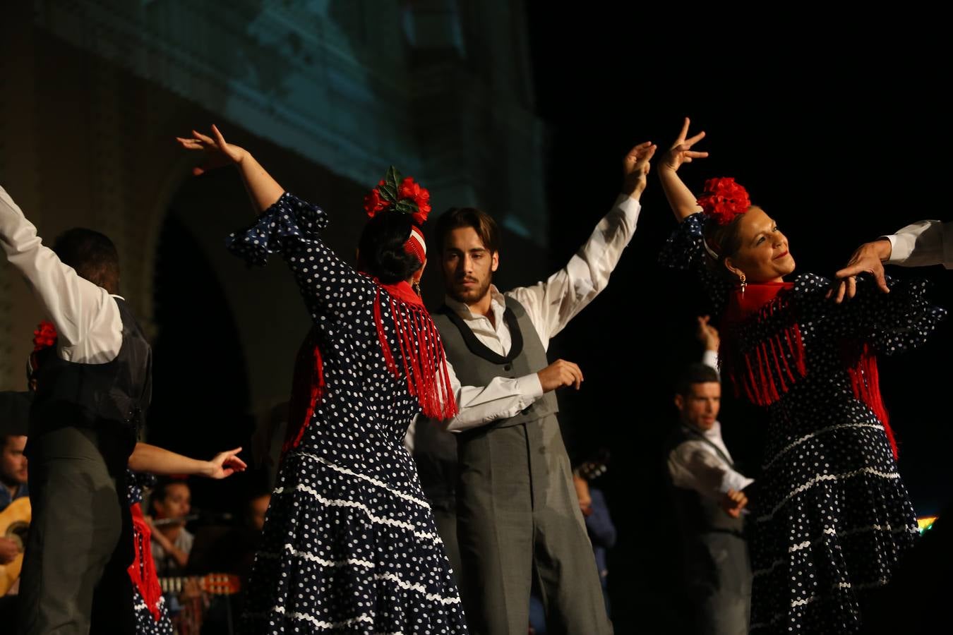 Brilla de noche más que el sol