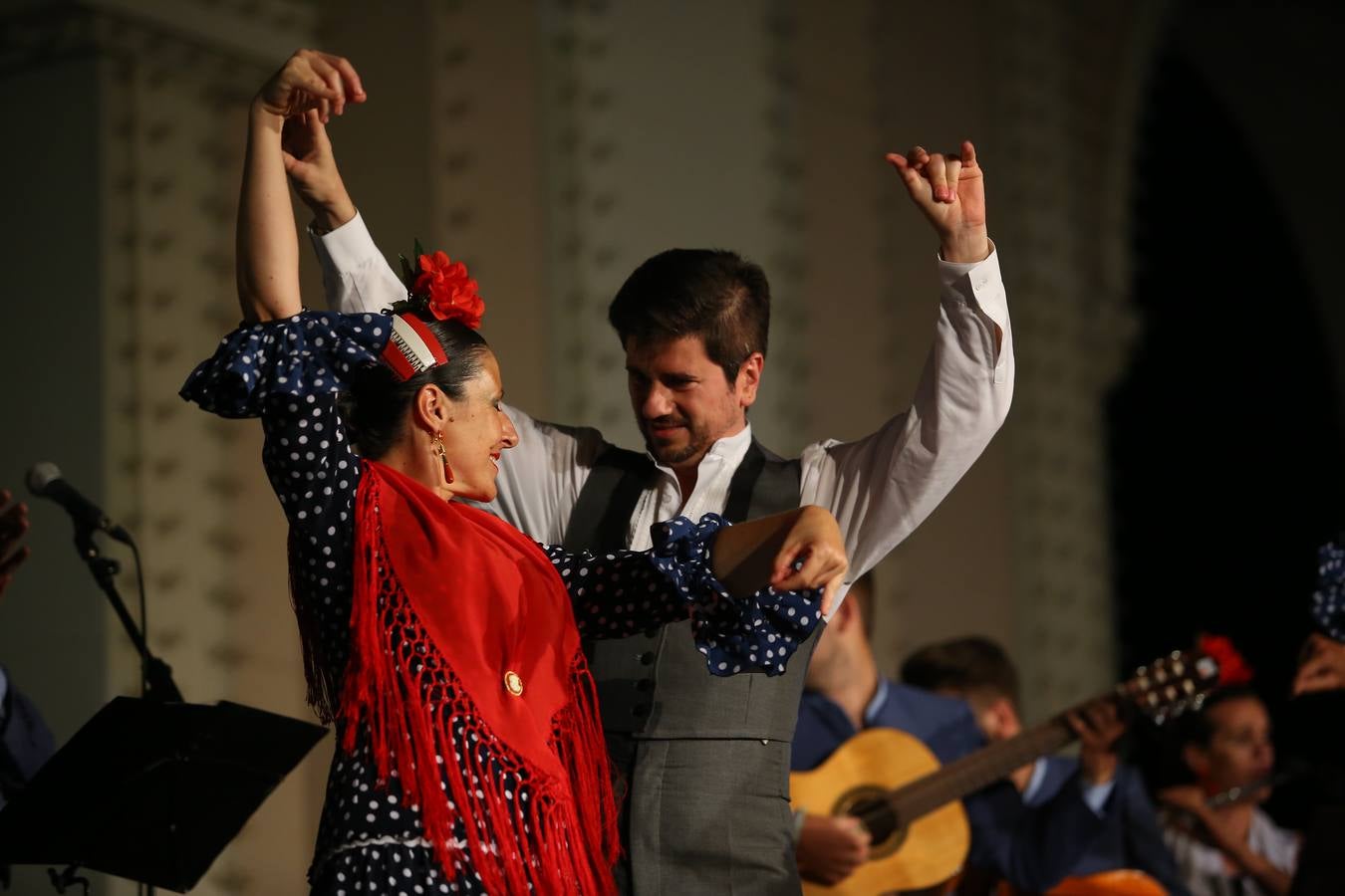 Brilla de noche más que el sol