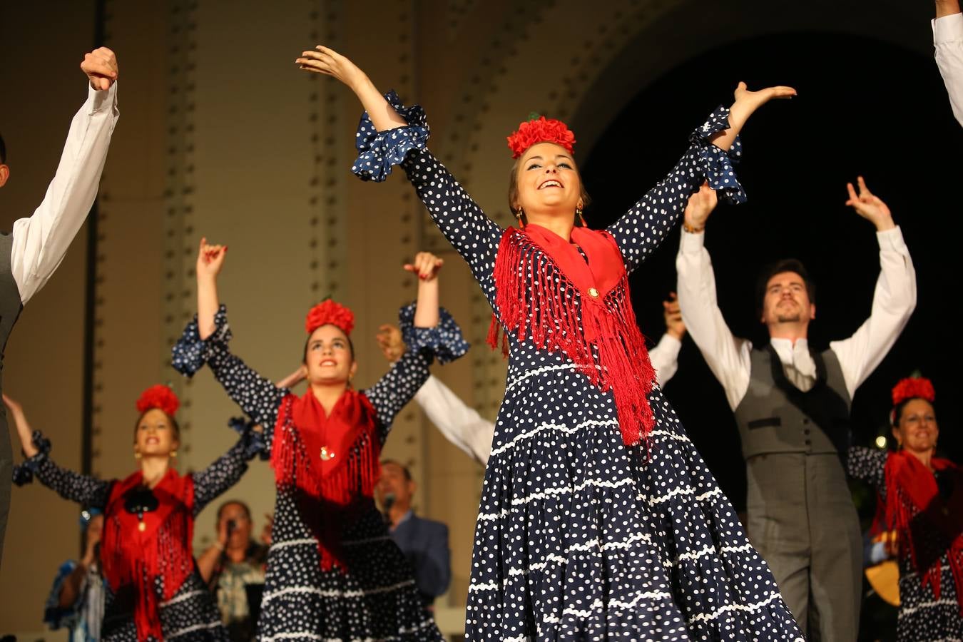 Brilla de noche más que el sol