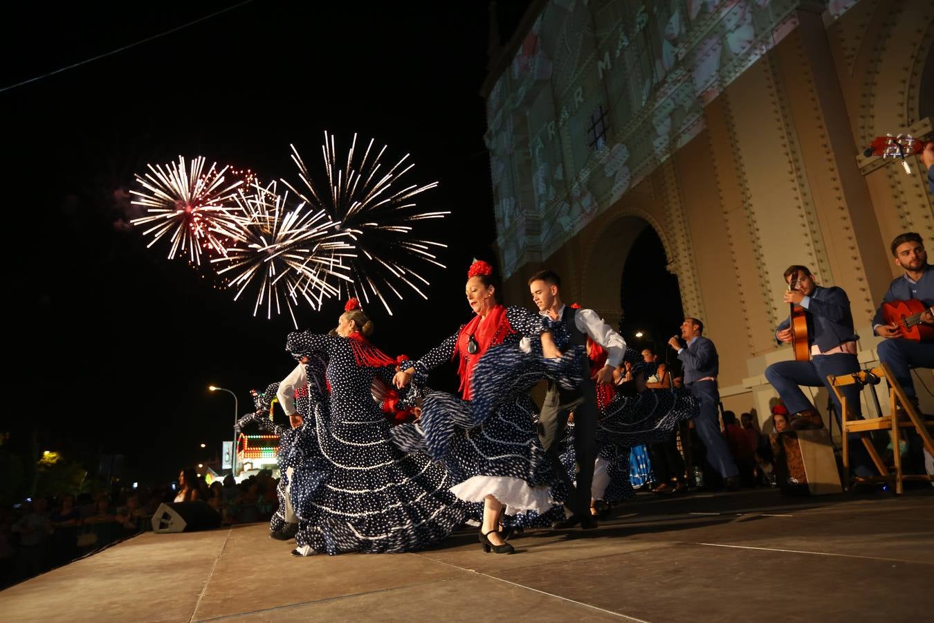Brilla de noche más que el sol