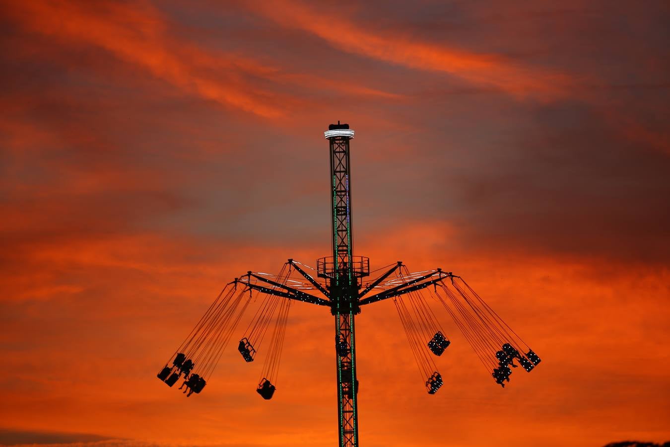 Brilla de noche más que el sol