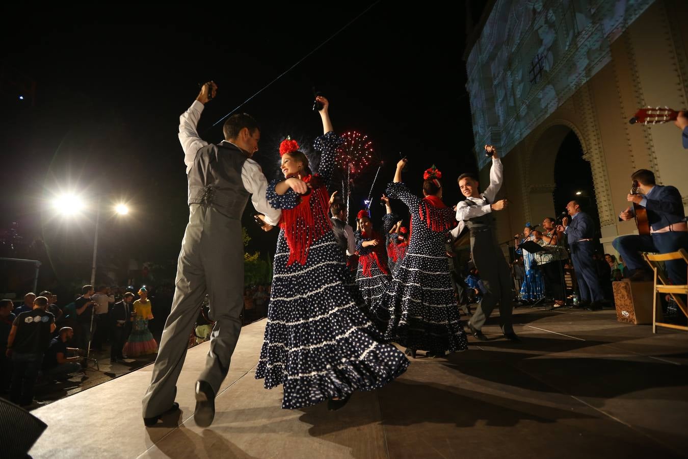 Brilla de noche más que el sol