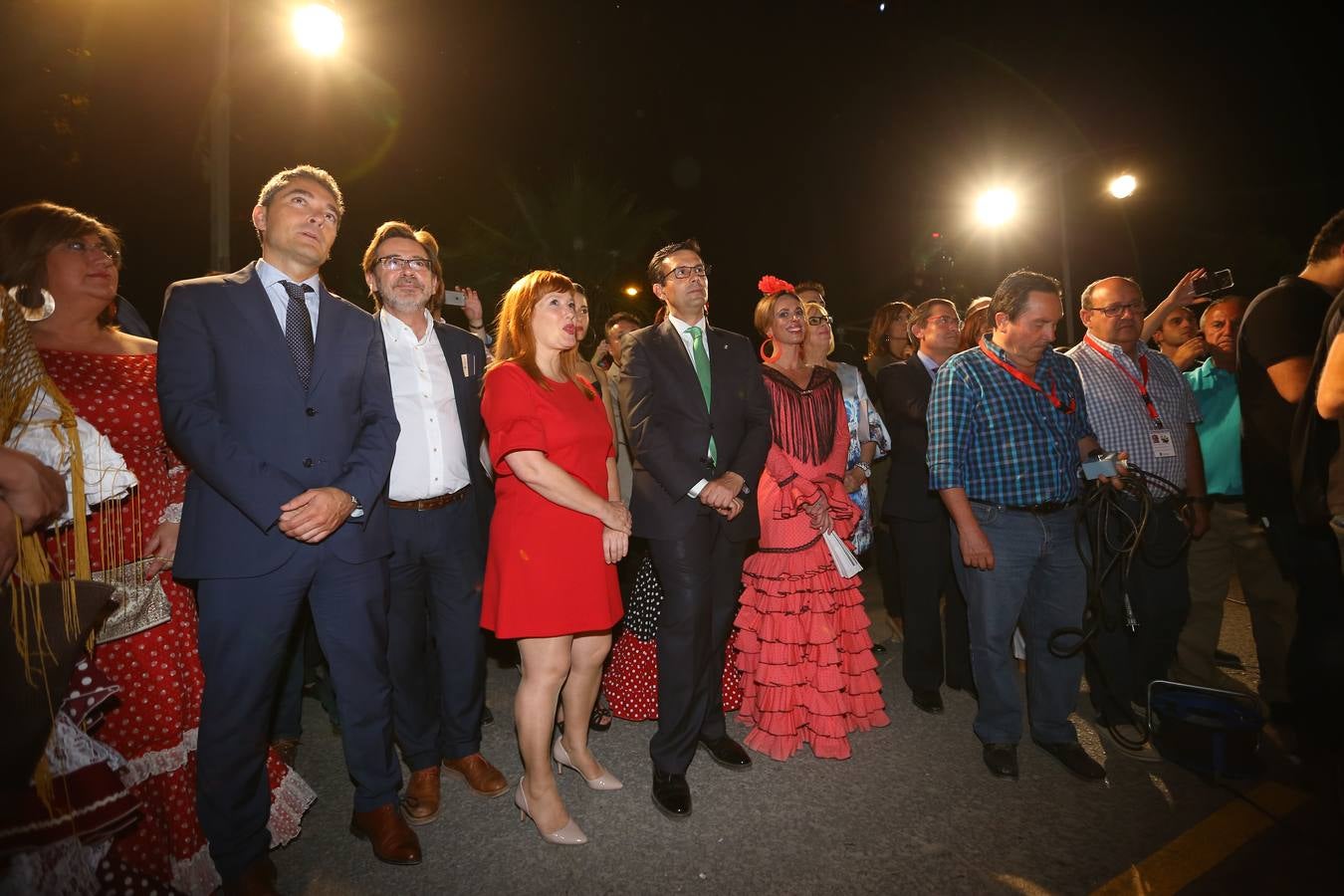 Brilla de noche más que el sol