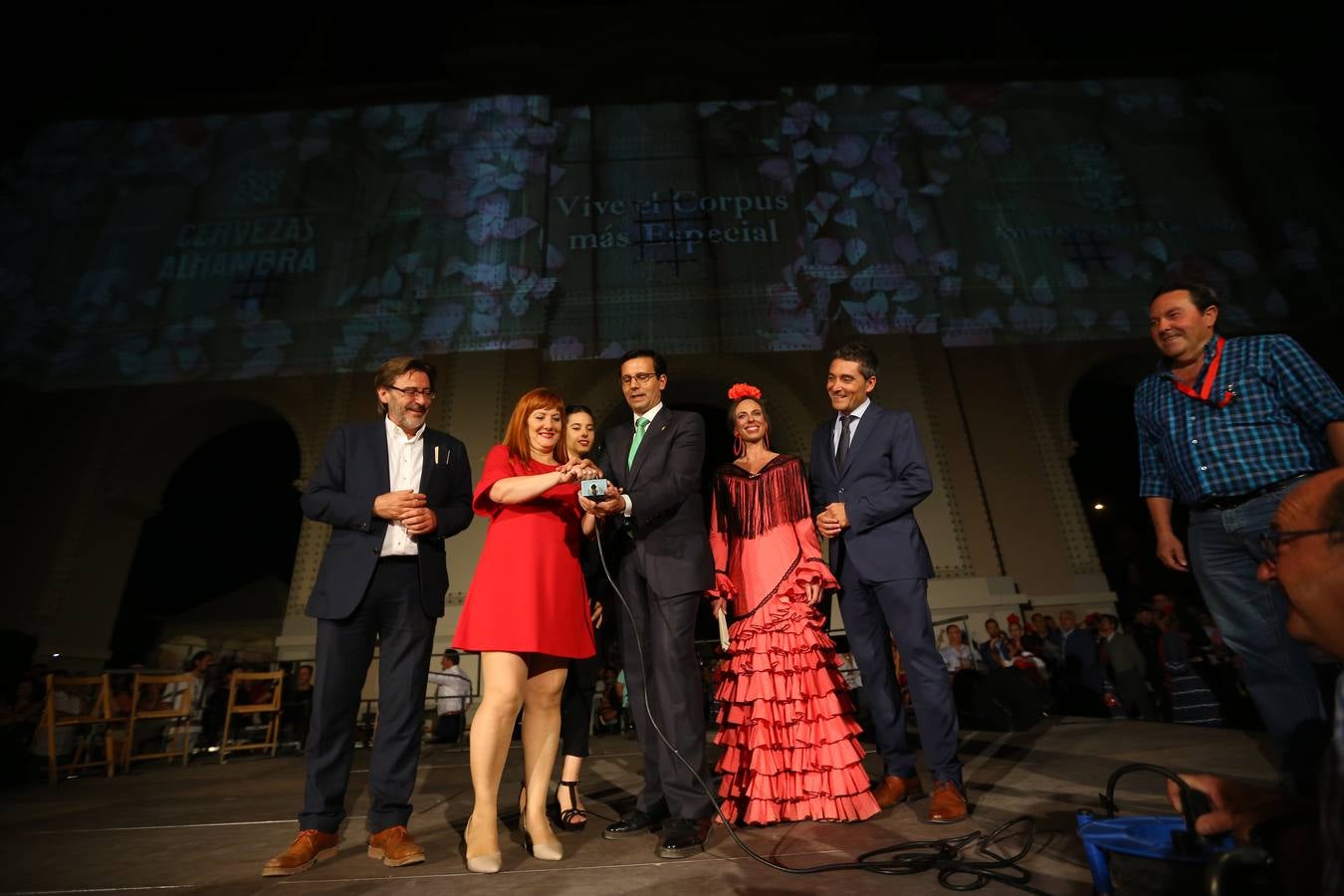 Brilla de noche más que el sol