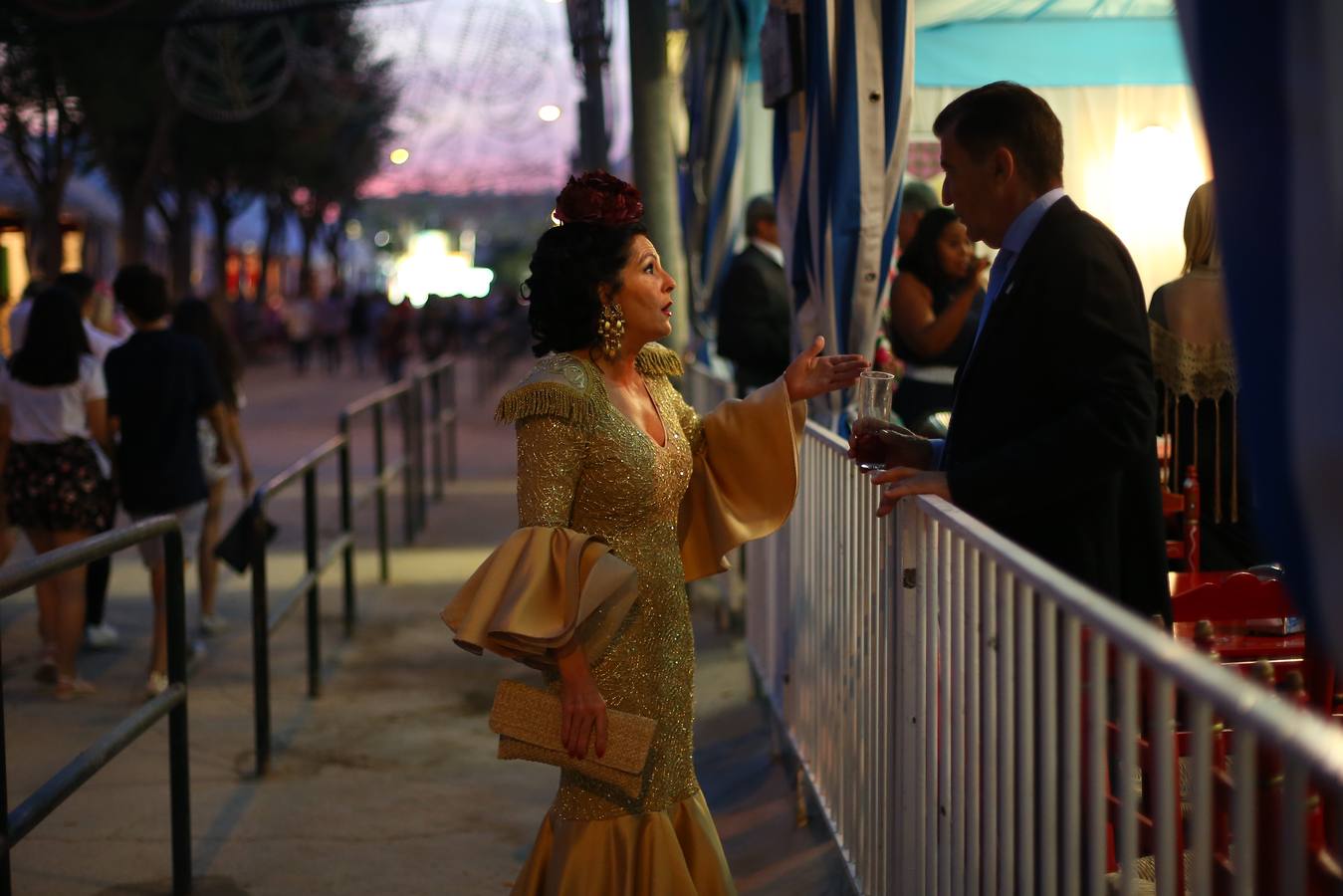 Brilla de noche más que el sol