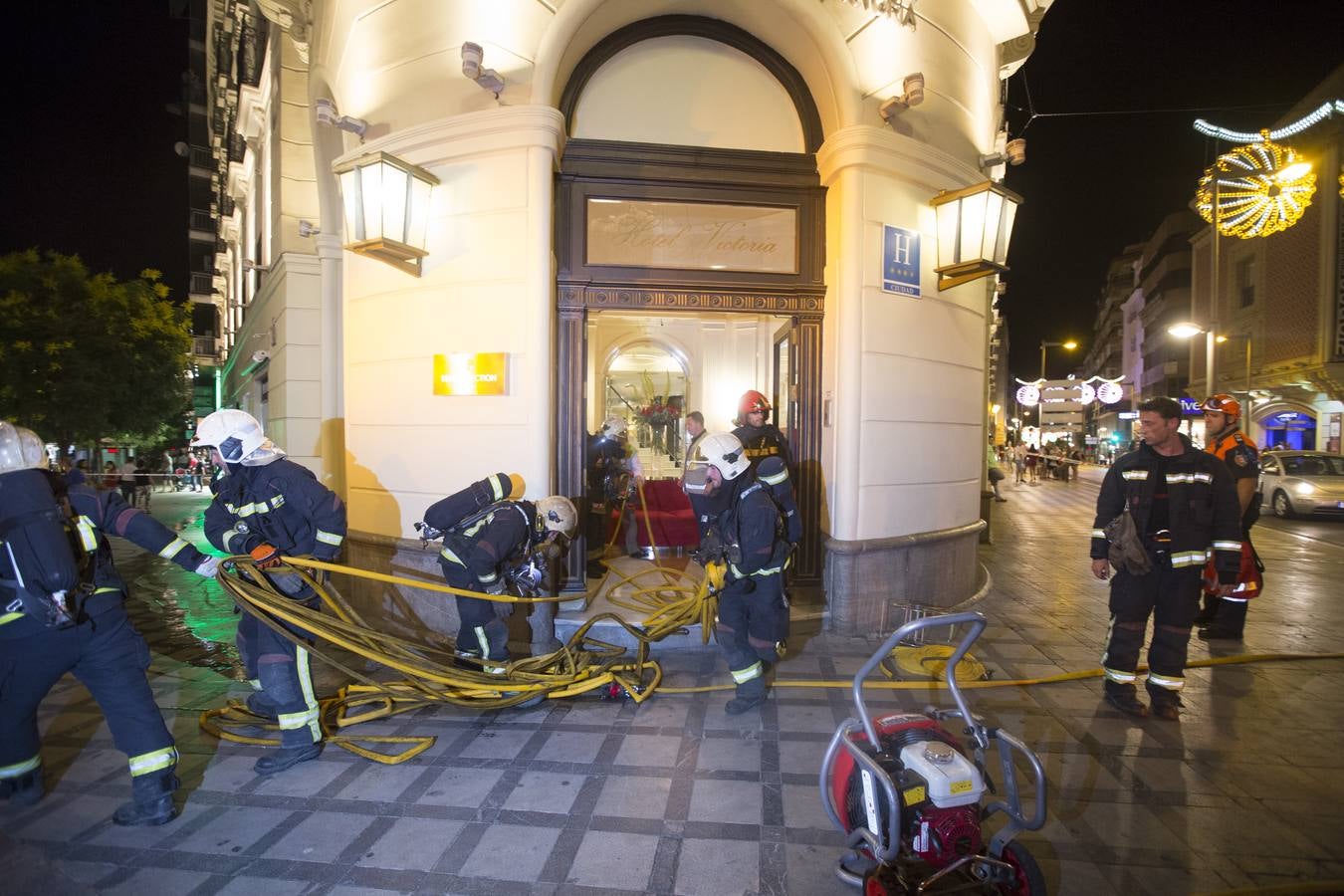 Un incendio en el Hotel Victoria crea expectación Puerta Real