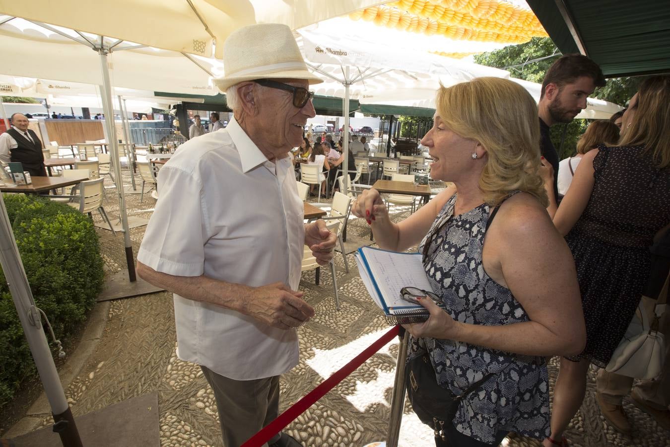 Y aquí estamos de nuevo