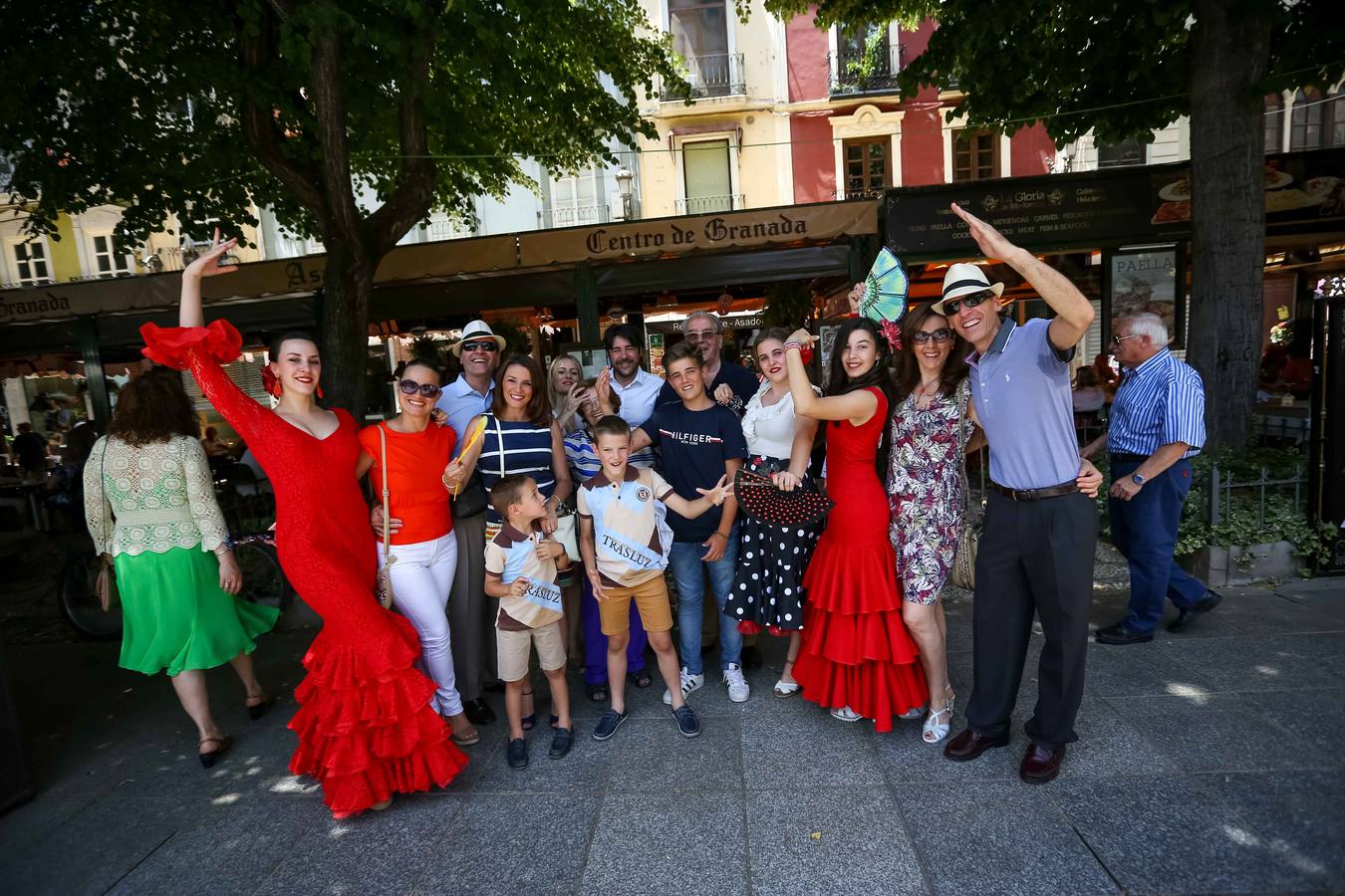 Ambiente en el centro de Granada durante el jueves de Corpus