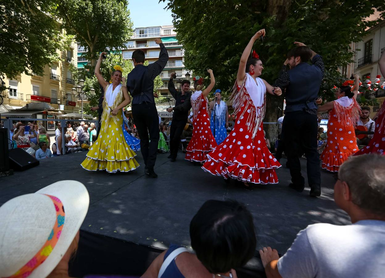 Ambiente en el centro de Granada durante el jueves de Corpus