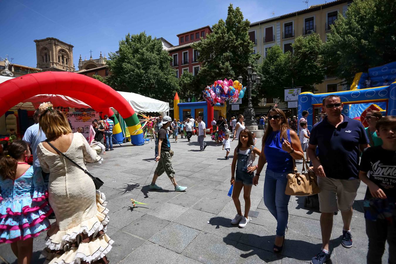 Ambiente en el centro de Granada durante el jueves de Corpus