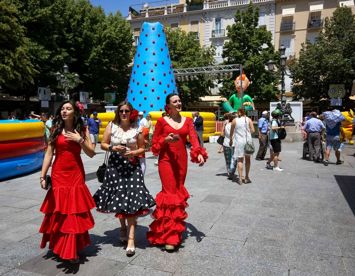 Ambiente en el centro de Granada durante el jueves de Corpus