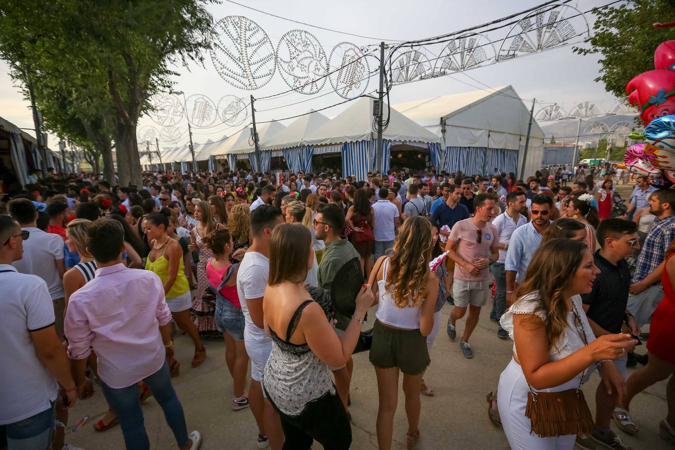 Los futuros universitarios conquistan el ferial