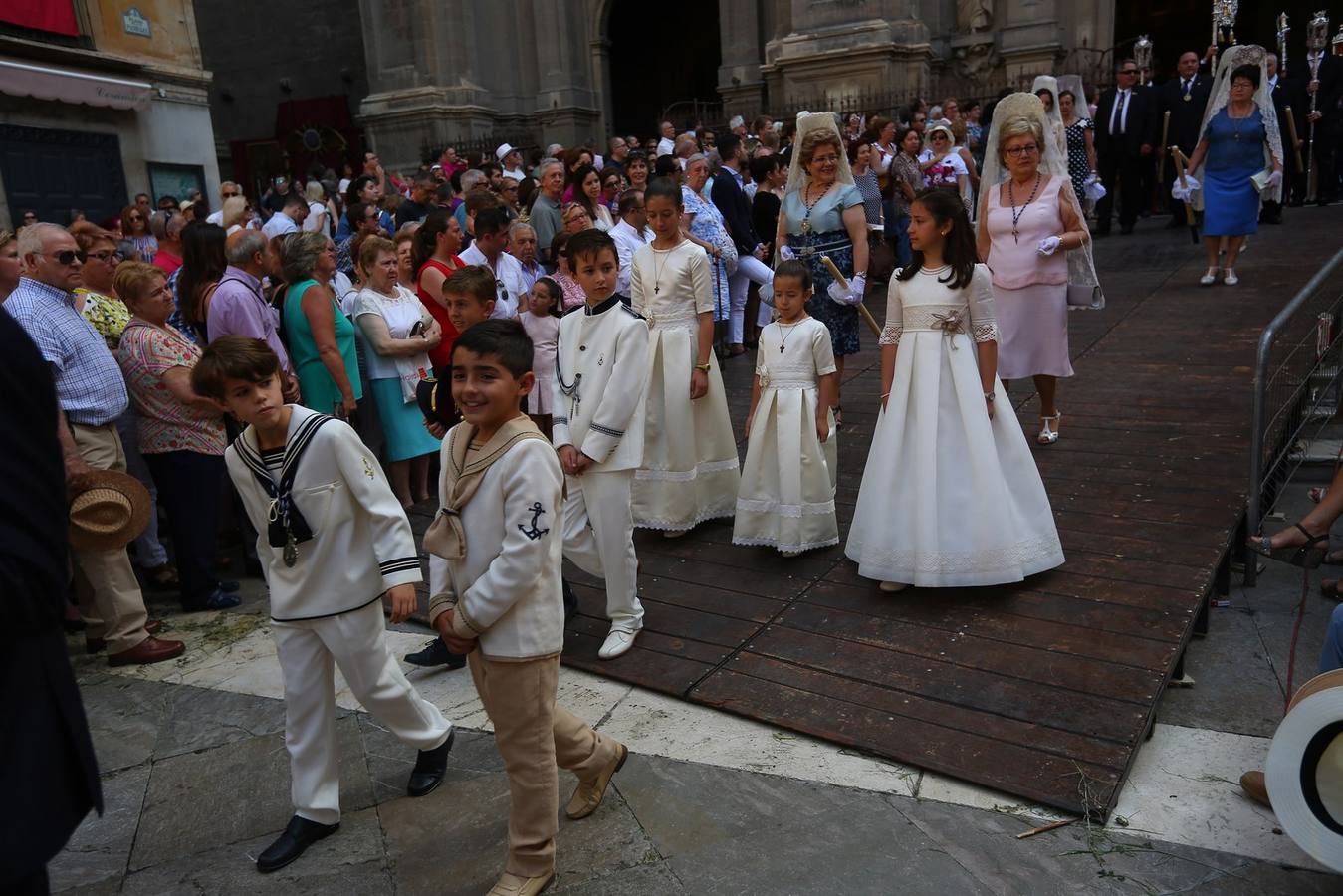 La procesión marca el día grande del Corpus (I)