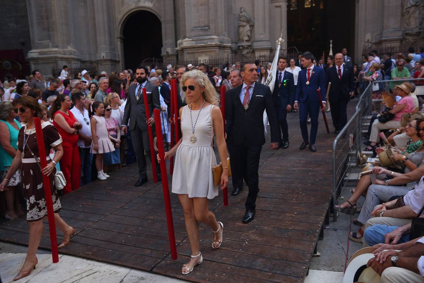 La procesión marca el día grande del Corpus (I)