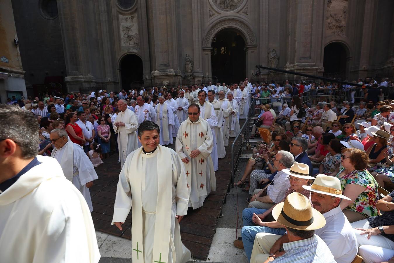 La procesión marca el día grande del Corpus (I)