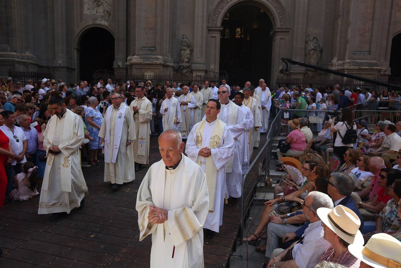 La procesión marca el día grande del Corpus (I)