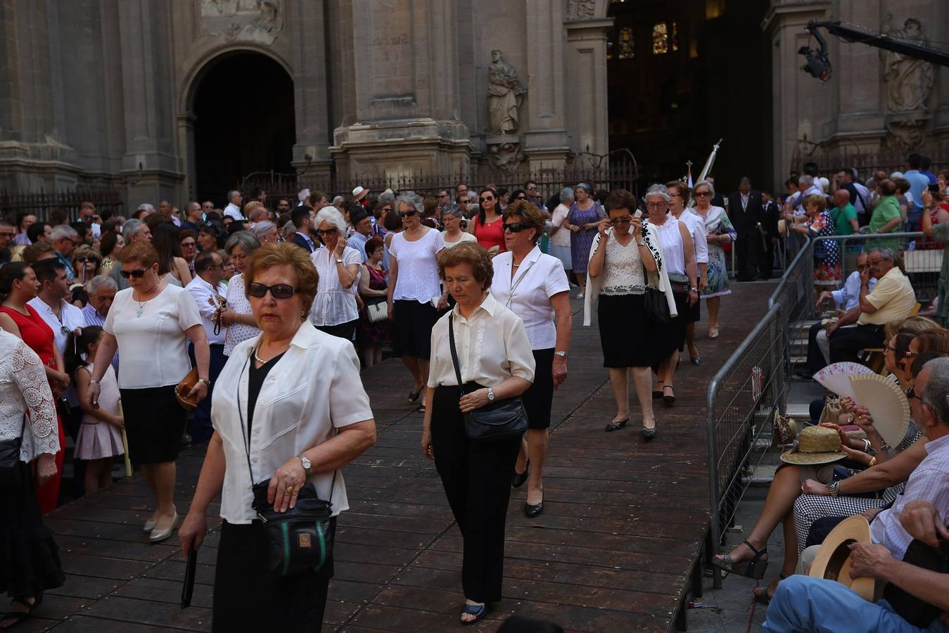 La procesión marca el día grande del Corpus (I)