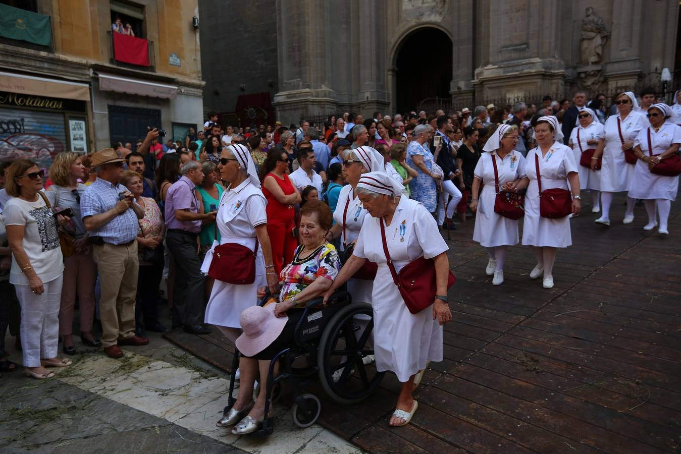 La procesión marca el día grande del Corpus (II)