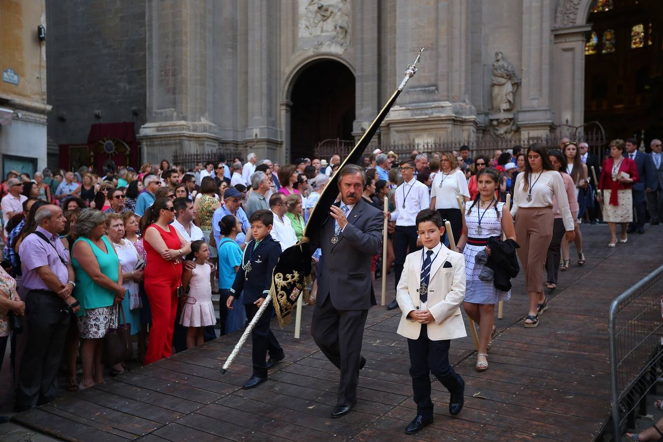 La procesión marca el día grande del Corpus (II)