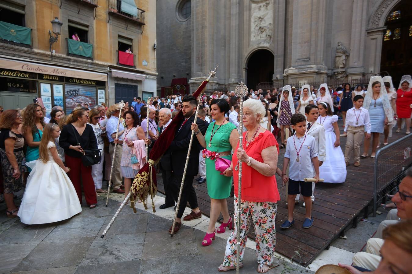 La procesión marca el día grande del Corpus (II)