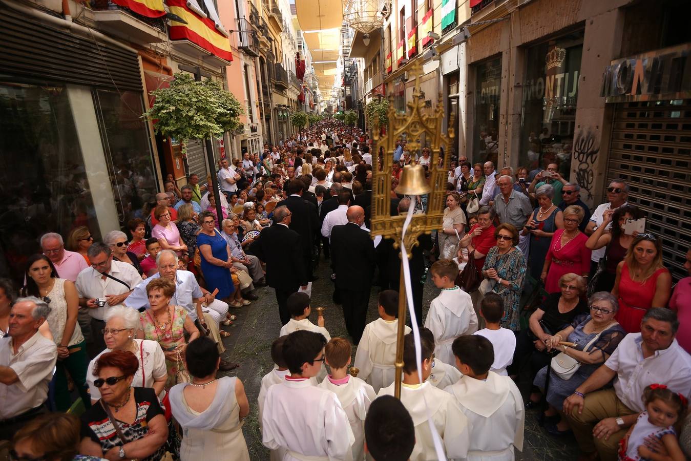 La procesión marca el día grande del Corpus (III)