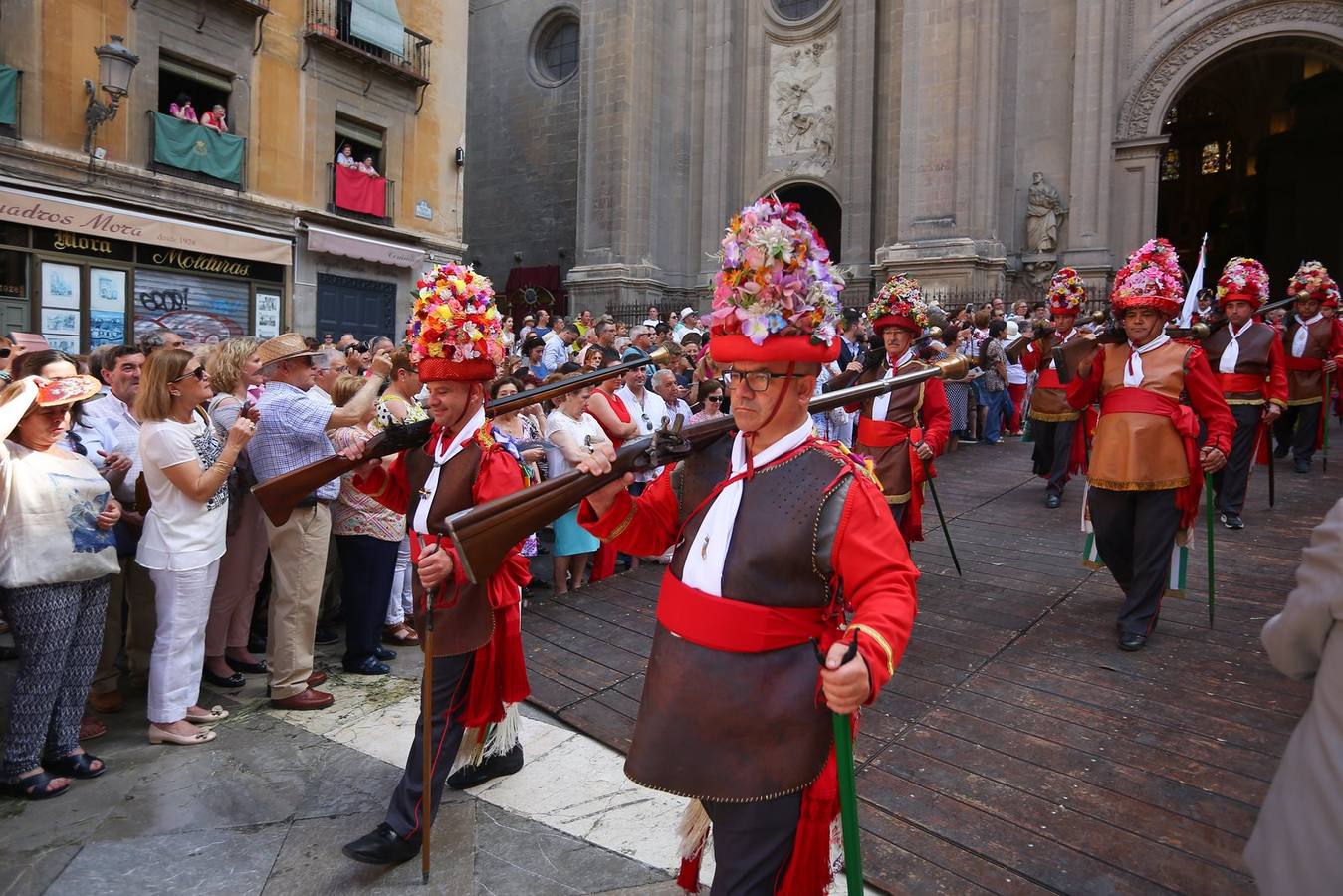 La procesión marca el día grande del Corpus (III)