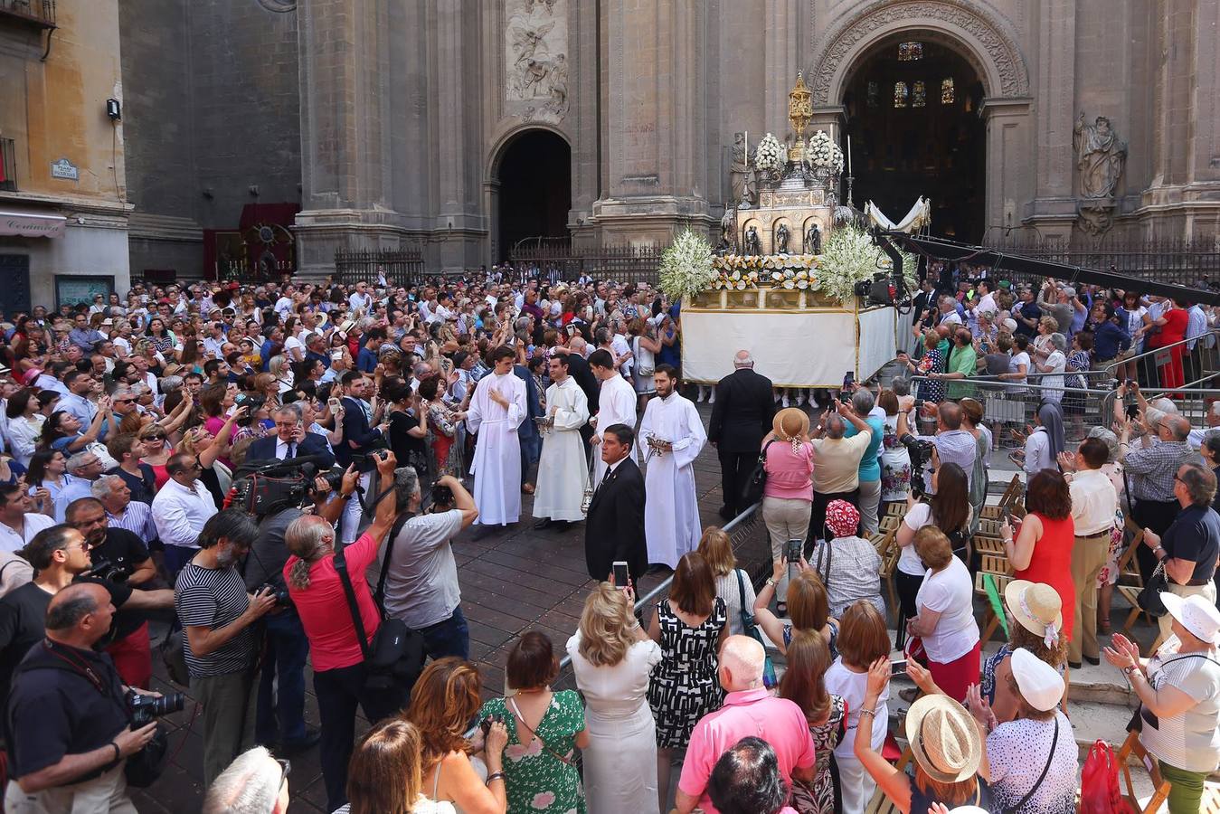 La procesión marca el día grande del Corpus (III)