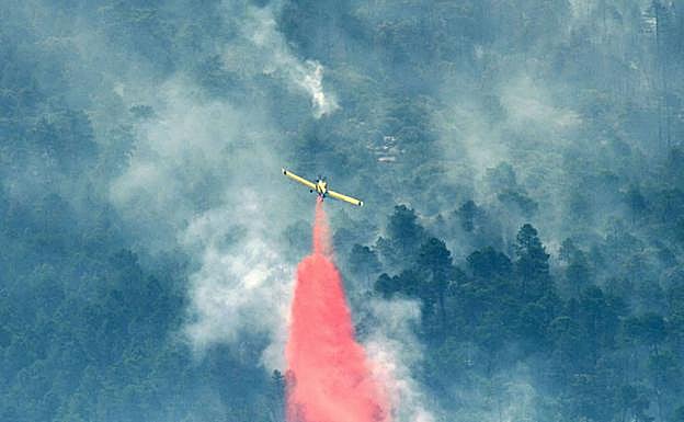 Sanz destaca la actuación "coordinada" y "con todos los medios disponibles" en el incendio de Segura