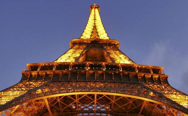 Francia abre una investigación por terrorismo sobre el incidente en la Torre Eiffel