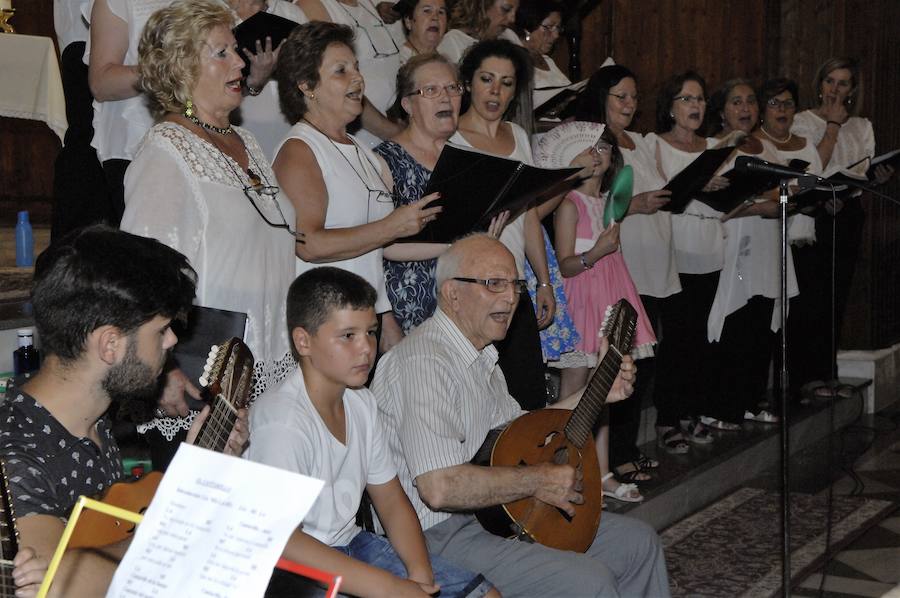 El tenor participó en el reconocimiento que le brindó la coral polifónica de Cádiar al artista de cuerda Domingo Reinoso 'El Molinero'