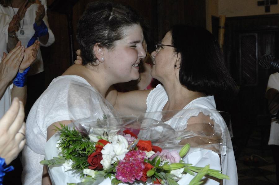 El tenor participó en el reconocimiento que le brindó la coral polifónica de Cádiar al artista de cuerda Domingo Reinoso 'El Molinero'