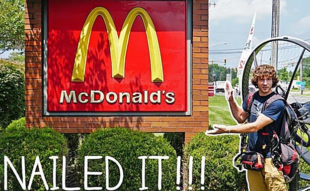 Va al McDonald’s en su paramotor