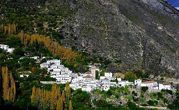 Los caminos medievales de la Alpujarra atraen cada año a miles de senderistas