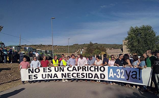 La Plataforma por la A-32 denuncia el "acoso" de la Subdelegación y suspende la manifestación de Torreperogil