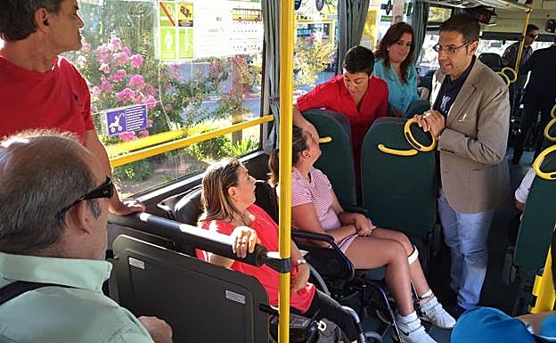 El Consorcio de Transportes pone en marcha un servicio de bus accesible entre Íllora y Granada