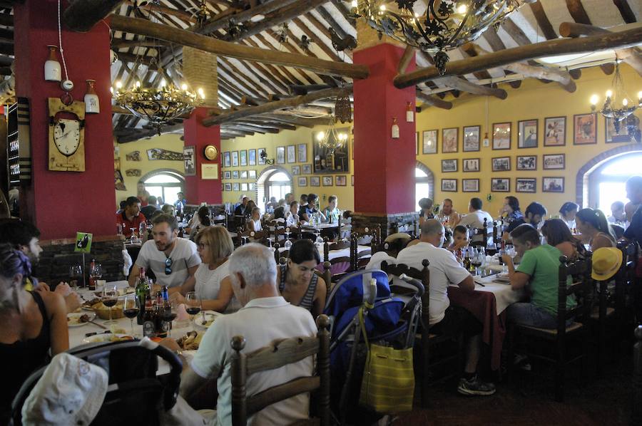 La finca de viñedos, almendros, higueras, restaurante, bodegas, museos… se encuentra situada en el término municipal de Murtas, en plena Sierra de la Contraviesa alpujarreña