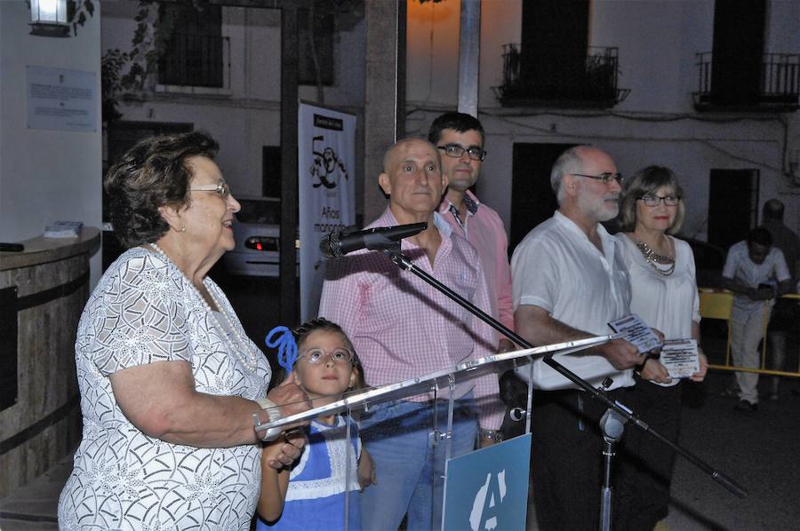 Cádiar celebra el 50 aniversario de la fundación de la 'Fuente del Vino' con caldo del terruño gratis, una exposición permanente en el monumento, homenajes, charlas y música en vivo