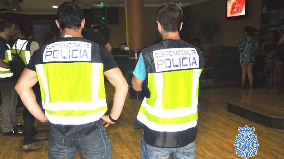 Imagen de archivo de una operación policial contra la prostitución en la provincia. 