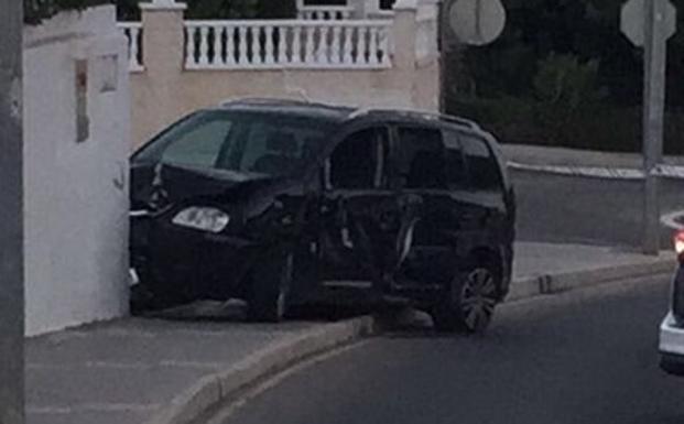 La policía local dispara a un coche y buscan al conductor huido en Alicante