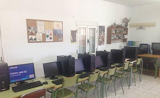 Más de 700 usuarios de 15 poblaciones se forman en nuevas tecnologías con el programa Aldeas Digitales