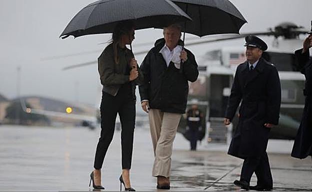 El "indignante" 'look' de Melania Trump para visitar a las víctimas del huracán Harvey