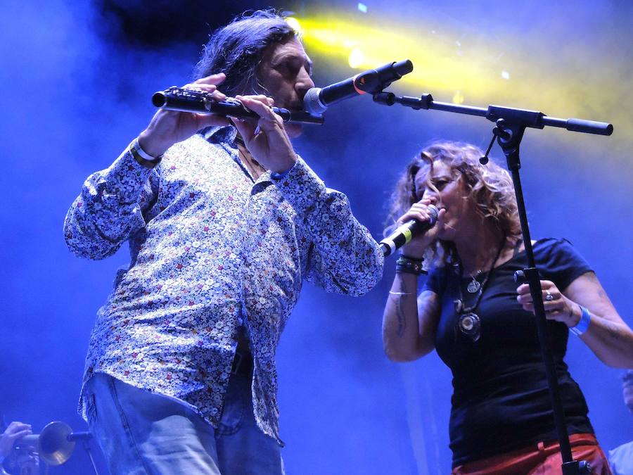 La Mari protagonizó un concierto con tintes de despedida en una noche llena de energía en el Zaidín