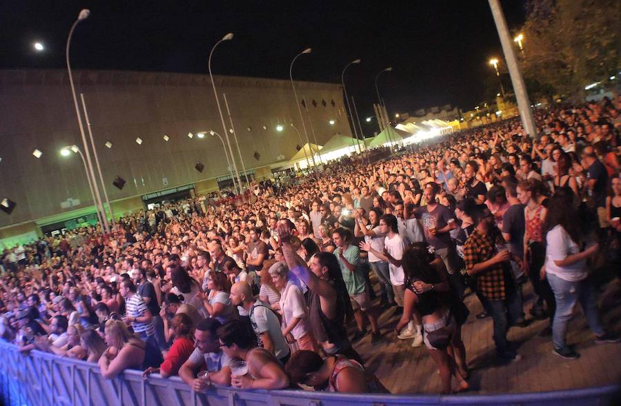 La Mari protagonizó un concierto con tintes de despedida en una noche llena de energía en el Zaidín