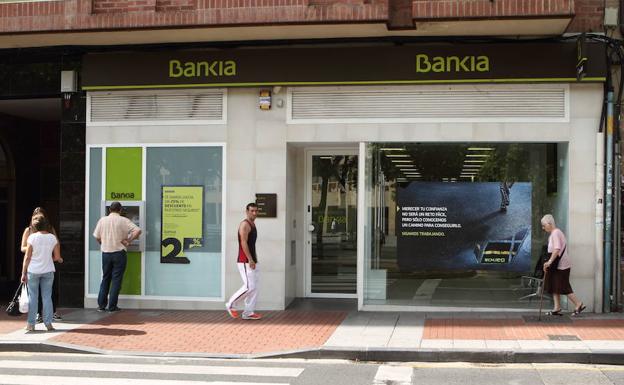 Exterior de una oficina de Bankia.